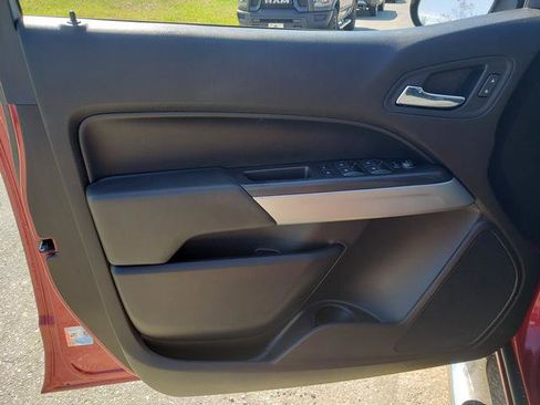 Used 2018 Chevrolet Colorado LT w/ LT Convenience Package image 10