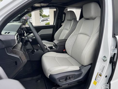 Used 2025 Toyota Tacoma Limited AWD/4WD image 11