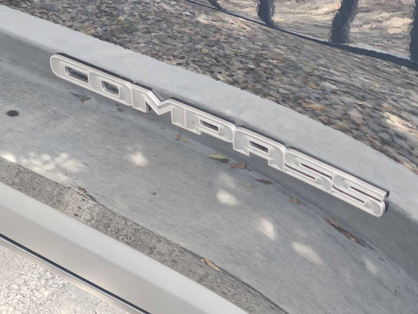 Used 2026 Jeep Compass Latitude AWD/4WD image 11