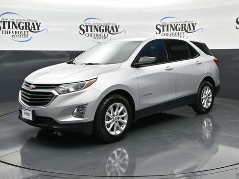Used 2019 Chevrolet Equinox LS image 3