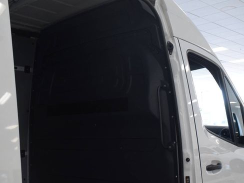 Used 2019 Mercedes-Benz Sprinter 2500 image 21