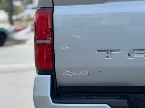 Certified 2025 Toyota Tacoma SR5 AWD/4WD image 14