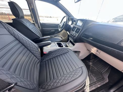 Used 2020 Dodge Grand Caravan SXT image 7