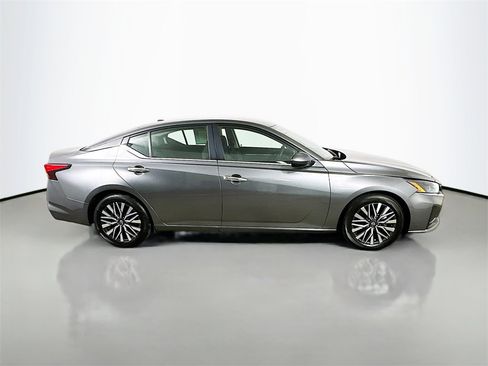 Used 2023 Nissan Altima 2.5 SV image 7