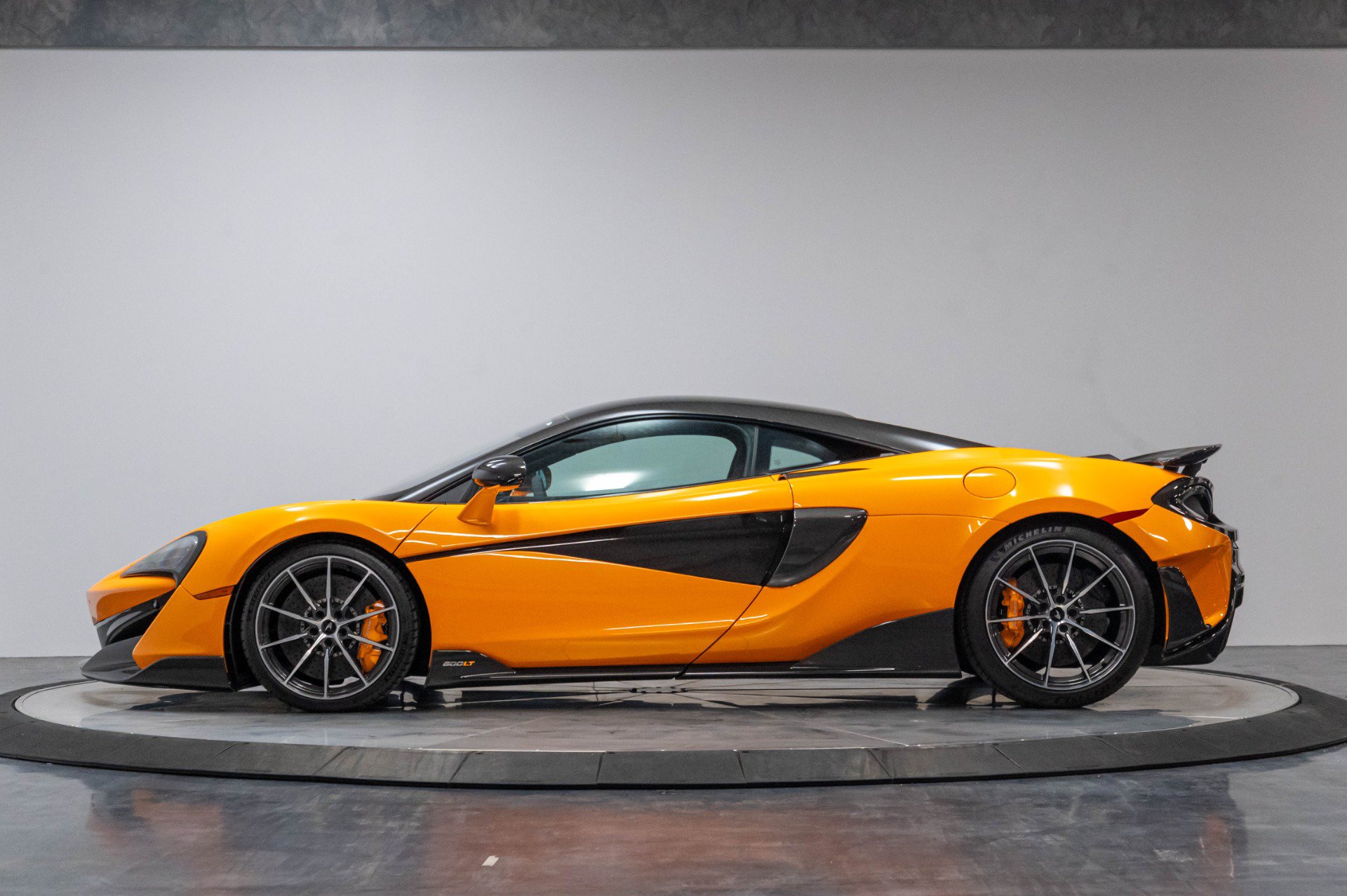 Used 2019 McLaren 600LT RWD image 30