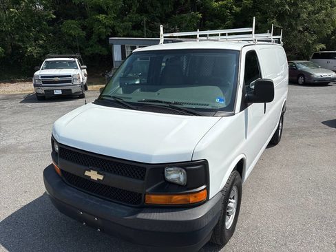 Used 2017 Chevrolet Express 2500 RWD image 10