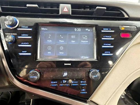 Used 2020 Toyota Camry SE image 16