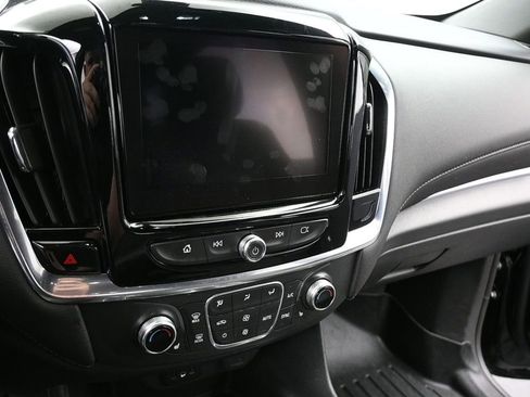 Used 2022 Chevrolet Traverse LT image 14