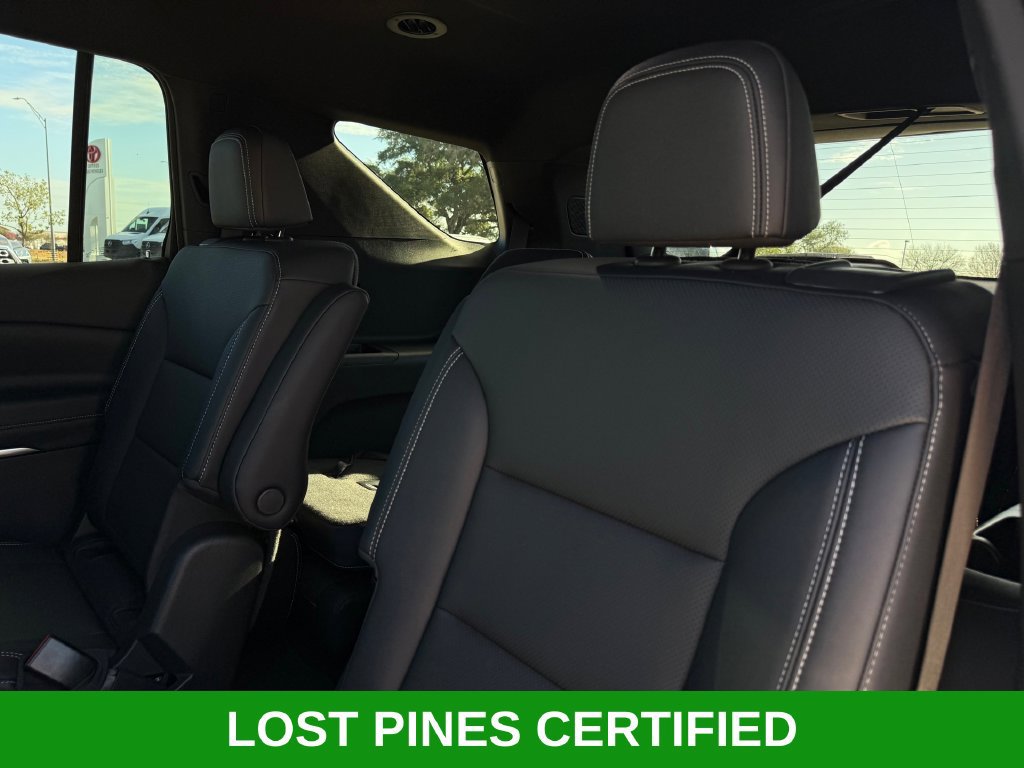 Used 2025 Chevrolet Traverse LT FWD image 19