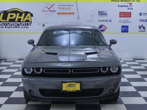 Used 2017 Dodge Challenger R/T image 4