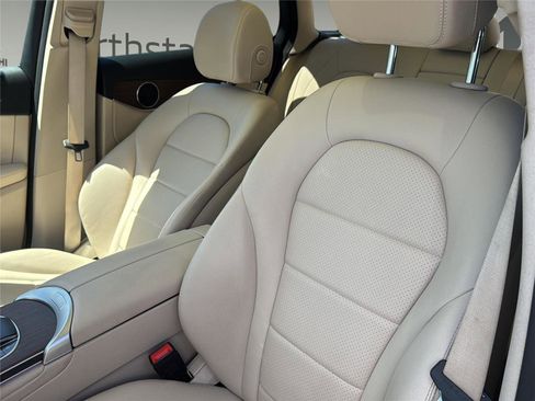 Used 2022 Mercedes-Benz GLC 300 4MATIC w/ Multimedia Package Lite image 16