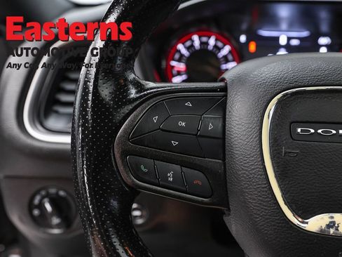 Used 2022 Dodge Challenger SXT w/ Driver Convenience Group RWD image 15