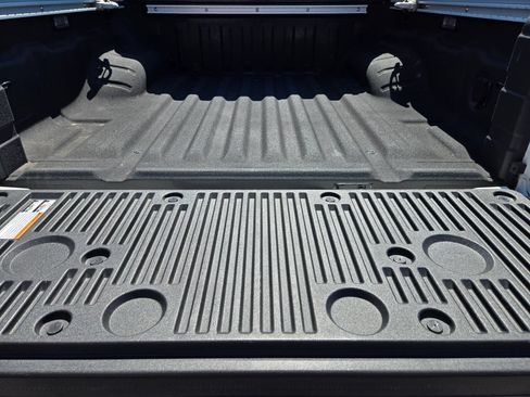 Certified 2024 Nissan Frontier SV w/ SV Convenience Package RWD image 18