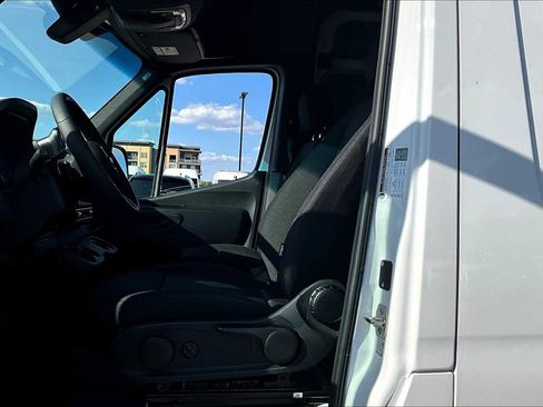 Used 2025 Mercedes-Benz Sprinter 2500 image 10