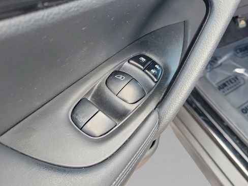 Used 2017 Nissan Rogue SV w/ SV Premium Package image 14