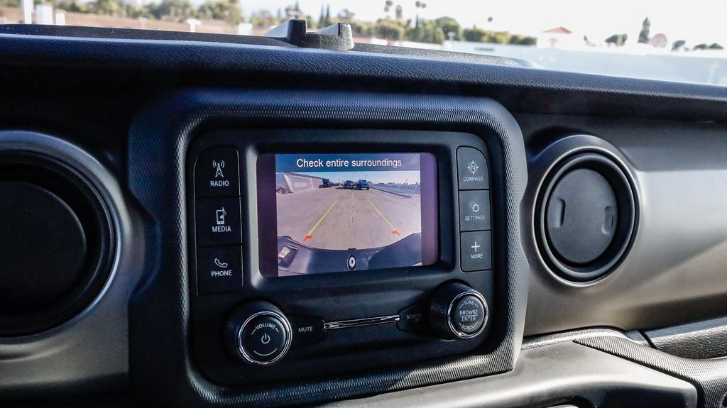 Used 2021 Jeep Gladiator Sport AWD/4WD image 29