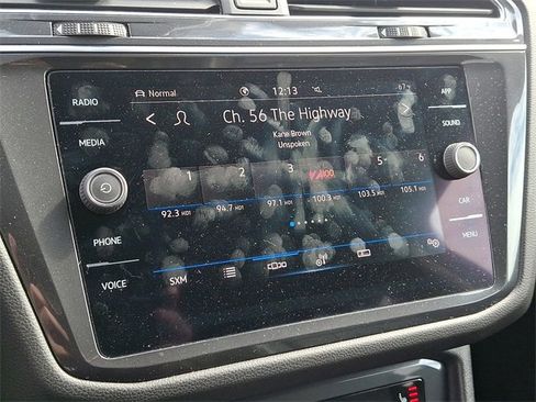 Used 2022 Volkswagen Tiguan SE image 3