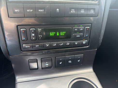 Used 2010 Ford Explorer Sport Trac Limited AWD/4WD image 20