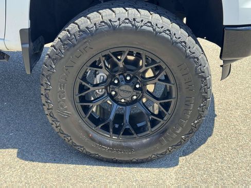 Used 2023 Chevrolet Silverado 1500 LT Trail Boss w/ LT Trail Boss Premium Package AWD/4WD image 12