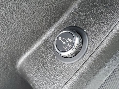 Certified 2023 Chevrolet Traverse LT image 30