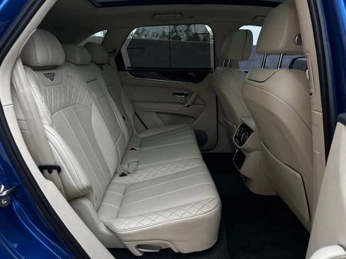 Used 2017 Bentley Bentayga image 26
