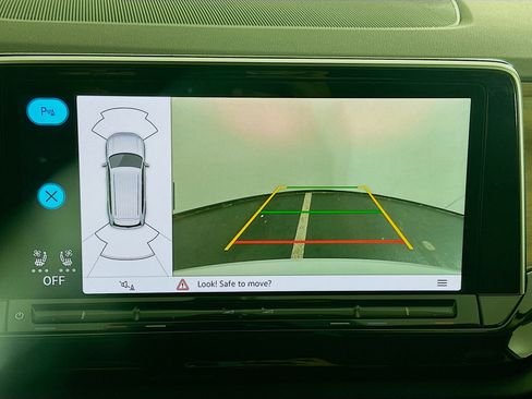 Used 2025 Volkswagen Atlas SE image 23