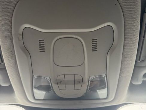 Used 2019 Jeep Renegade Sport image 31