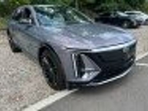 Used 2024 Cadillac Lyriq Luxury AWD/4WD image 3