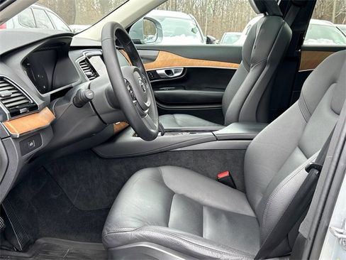 Used 2024 Volvo XC90 B6 Plus image 10