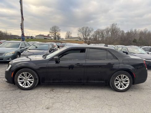 Used 2016 Chrysler 300 C image 3