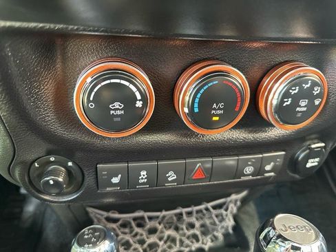 Used 2017 Jeep Wrangler Sahara AWD/4WD image 19