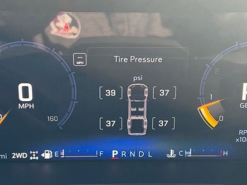 Used 2025 Chevrolet Colorado ZR2 w/ Technology Package image 13