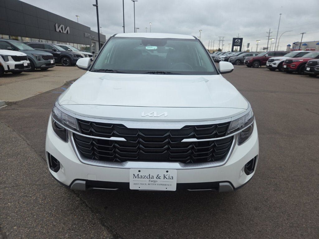 Used 2024 Kia Seltos LX AWD/4WD image 2