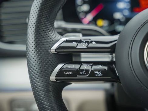 Used 2024 Mercedes-Benz GLS 450 4MATIC image 32