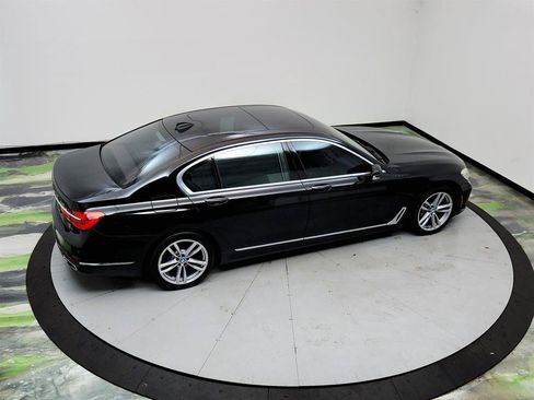 Used 2017 BMW 740i RWD image 36
