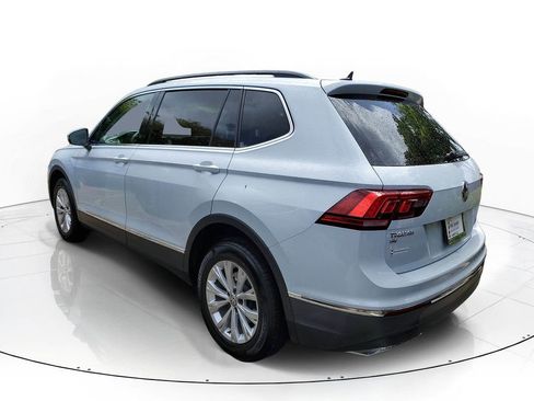 Used 2018 Volkswagen Tiguan SE w/ Panoramic Sunroof Package image 4