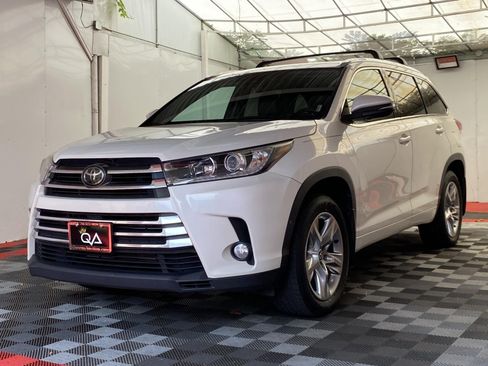Used 2018 Toyota Highlander Limited AWD/4WD image 3