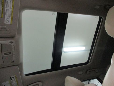 Used 2020 Nissan Rogue SL w/ Premium Package image 9