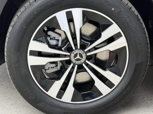 Used 2025 Mercedes-Benz GLB 250 4MATIC image 5