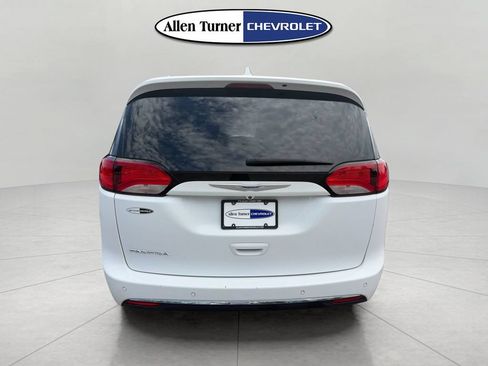 Used 2018 Chrysler Pacifica Touring-L Plus FWD image 11