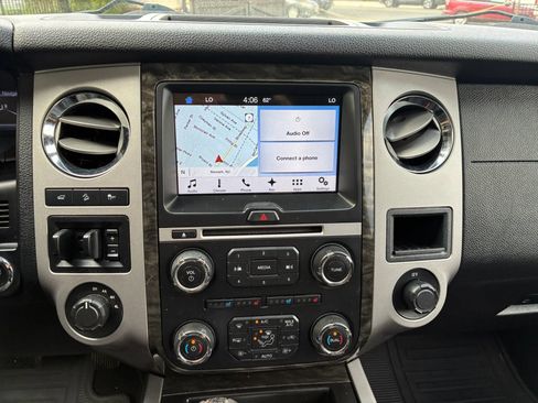 Used 2016 Ford Expedition Limited w/ Equipment Group 301A AWD/4WD image 17