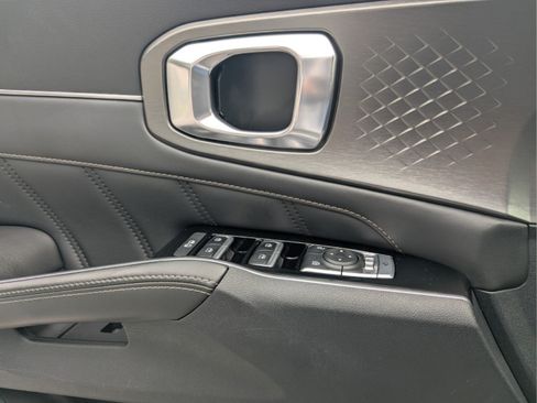 Certified 2023 Kia Sorento SX AWD/4WD image 12