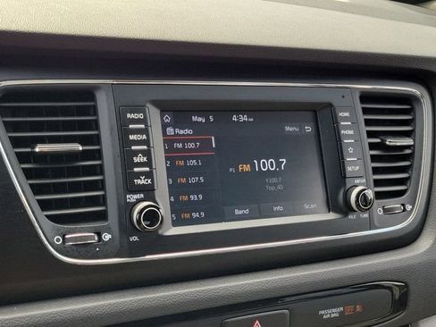 Used 2020 Kia Sedona LX FWD image 19