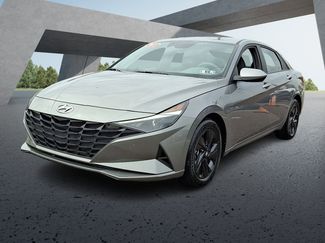 Used 2023 Hyundai Elantra SEL video 3