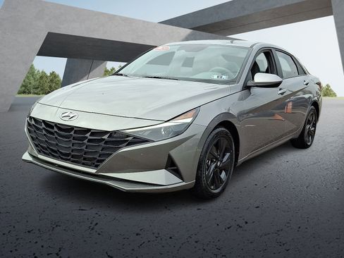 Used 2023 Hyundai Elantra SEL image 3