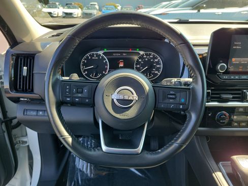 Certified 2022 Nissan Pathfinder SV image 21