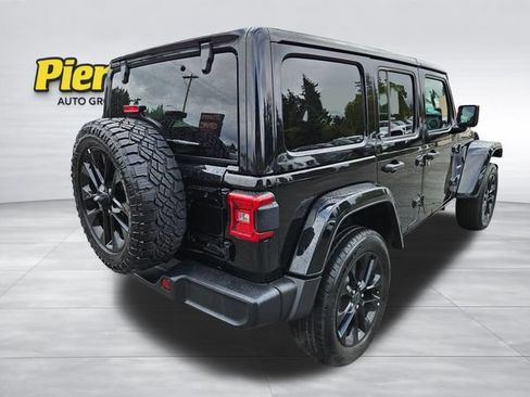 Used 2024 Jeep Wrangler Unlimited Sahara AWD/4WD image 5