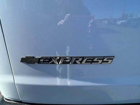 New 2025 Chevrolet Express 2500 RWD image 8