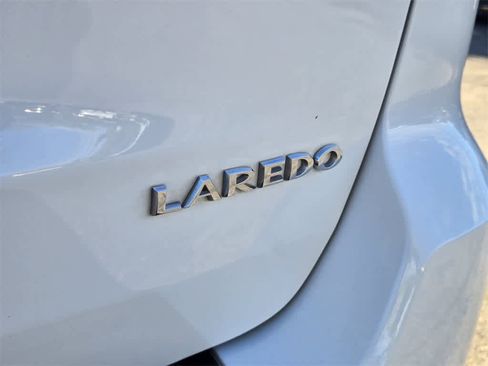 Used 2021 Jeep Grand Cherokee Laredo X image 5