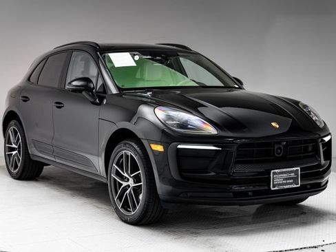 Certified 2026 Porsche Macan AWD/4WD image 32